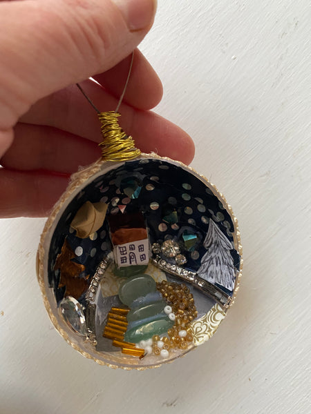 Medium size bauble