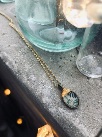 Small vintage style resin pendant
